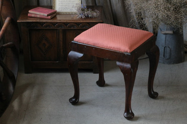 使い勝手の良いフットスツール（オットマン） イギリスアンティーク