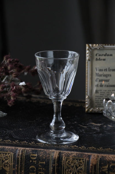 雫のような脚が可愛いリキュールグラス イギリスアンティークガラス