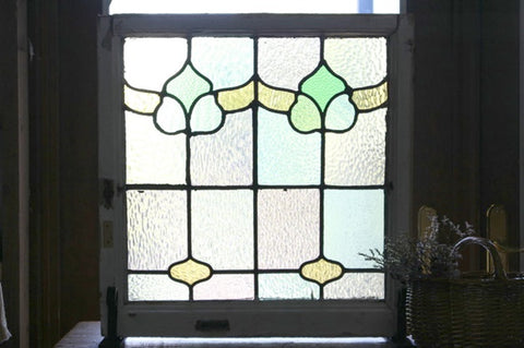 2枚あり！パステルカラーの並んだ花が可愛らしいステンドグラス イギリスアンティーク(住宅窓) 55.5cm×58cm