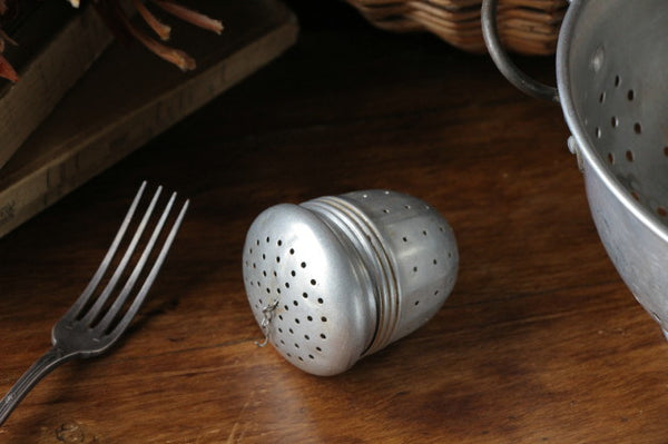 ころんと可愛いアルミのティーストレーナー（ティーボール