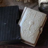 ディスプレイに素敵なアイボリーの聖書　フランスアンティーク雑貨