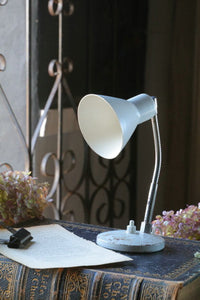 シンプルで小さい白色のデスクランプ フランスアンティーク照明 