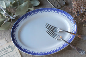繊細で美しいガーランド模様のオーバルプレート（皿）　イギリスアンティーク食器