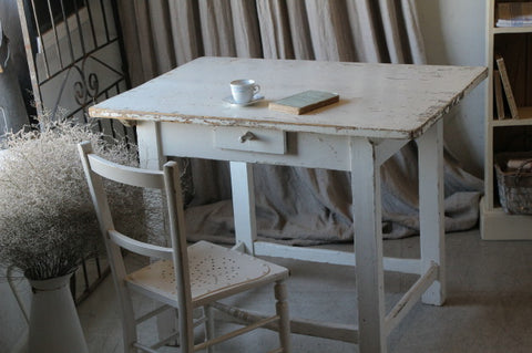 シャビーなペイントが素敵なドイツのダイニングテーブル（机）　ジャーマンアンティーク家具