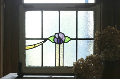 並べても素敵な紫のバラのステンドグラス イギリスアンティーク(住宅窓）57cm×50cm