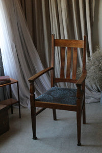 存在感ある1910年代オークのアームチェア（椅子）　イギリスアンティーク家具