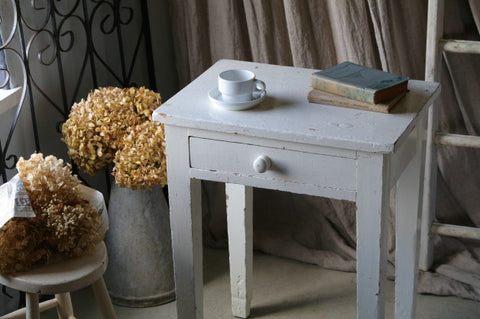 小さくて可愛い白ペイントのデスク（机）　イギリスアンティーク家具