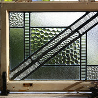 無色で色々な種類のガラスが入った幾何学模様ステンドグラス　イギリスアンティークガラス（住宅窓）　51.5cm×42.5cm