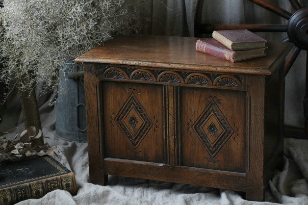 小ぶりなサイズで使いやすいオーク材コファー（木箱）　イギリスアンティーク家具