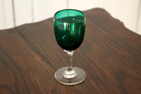 美しいグリーンカラーのグラス　アンティークガラス雑貨