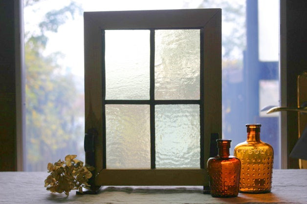 イギリスアンティーク(住宅窓）優しい色合いが美しい小さめステンドグラス　