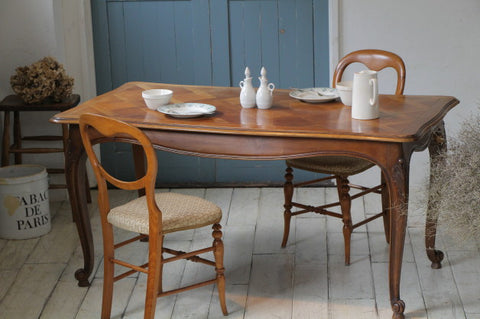 小ぶりで細身サイズの素敵なダイニングテーブル（机）　フランスアンティーク家具