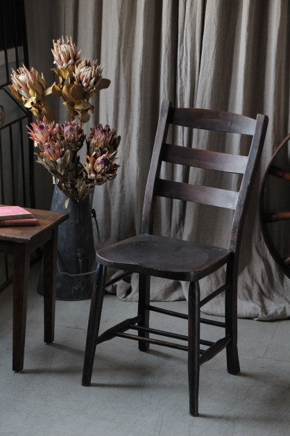 シンプルな形でお部屋に合わせやすい木製チェア（椅子）　イギリスアンティーク家具