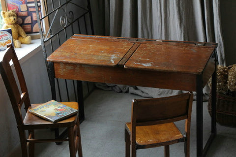 アイアンの足が人気の二人用スクールデスク（机）　イギリスアンティーク家具