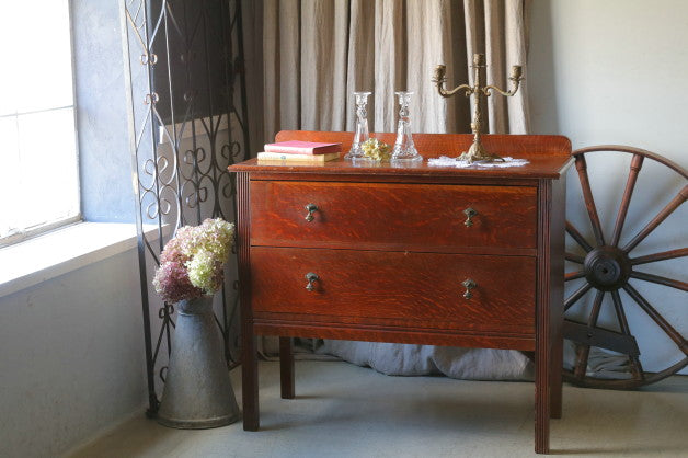 小ぶりなサイズが魅力の１９３０年代オークチェスト　イギリスアンティーク家具