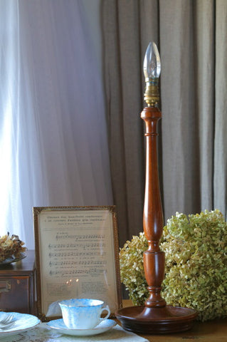 木肌の美しい木製のテーブルランプスタンド　イギリスアンティーク照明