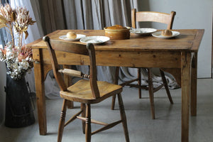 時代を経たオールドパイン材ダイニングテーブル　イギリスアンティーク家具