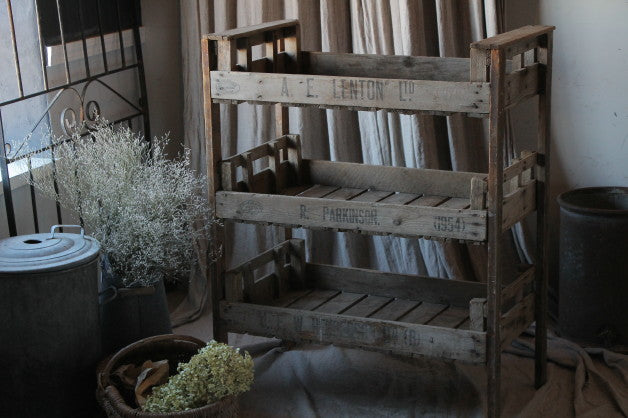 ガーデニングに活躍してくれそうな木製シェルフ（棚）　イギリスアンティーク家具