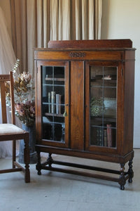 格子ガラスが魅力的なブックシェルフ（本棚）　イギリスアンティーク家具