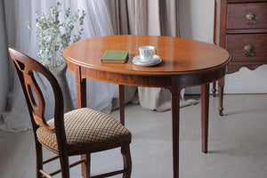 象嵌細工が素晴らしい1910年代マホガニー材オーバルテーブル（机）　イギリスアンティーク家具