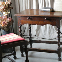 木目が美しい1900年代のオークデスク（机）　イギリスアンティーク家具