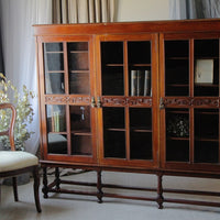 収納力たっぷりな1920年代マホガニー材ブックケース（奥行き30.5cm）　イギリスアンティーク家具