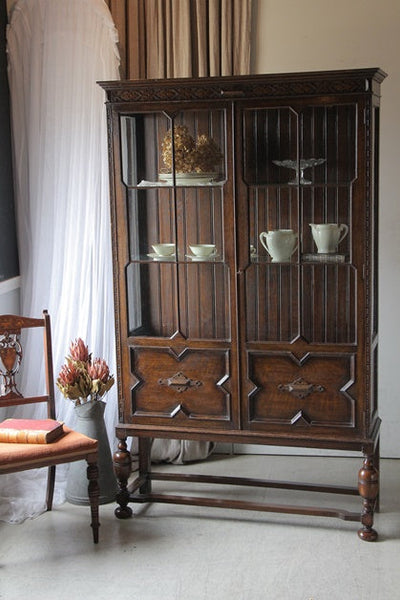 イギリス.アンティーク 家具 1920年代存在感あふれるオーク材キャビネット イギリスアンティーク