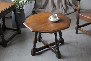 1930年代オーク材人気の八角形コーヒーテーブル（高さ42cm）　イギリスアンティーク家具