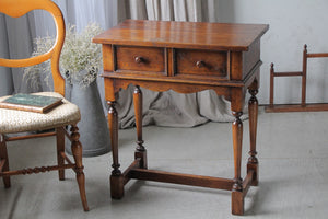 1920年代オーク材小ぶりなサイズ感が使いやすいデスク（横幅63.5cm）　イギリスアンティーク家具