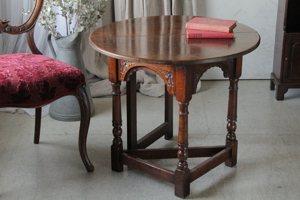 1930年代オーク材小さなコンソールテーブル（高さ57.5cm）　イギリスアンティーク家具