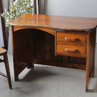 横幅90.５cmと小ぶりなサイズの1900年代オークデスク（机）　イギリスアンティーク家具