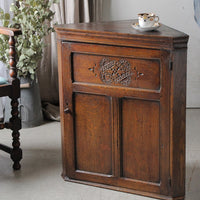 1900年代オーク材レアなコーナーカップボード（高さ76cm）　イギリスアンティーク家具