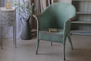 スモーキーなグリーンカラーが素敵なロイドルームチェア（椅子）　イギリスアンティーク家具