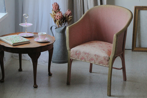 可愛らしい生地が魅力のロイドルーム風チェア（椅子）　イギリスアンティーク家具