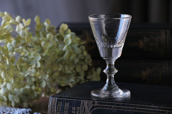 強めのお酒にぴったりなグラス フランスアンティークガラス