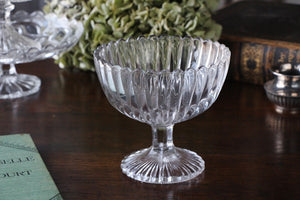 ガラスのゆらめきが美しいシュガーボウル（高さ13.5cm）　イギリスアンティークガラス雑貨