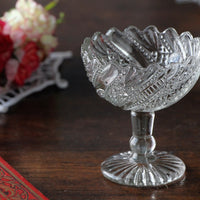 気泡も可愛い小さなシュガーボウル（高さ10cm）　イギリスアンティークガラス雑貨