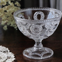 お花を入れても可愛いガラスのシュガーボウル（高さ13cm）　イギリスアンティークガラス雑貨