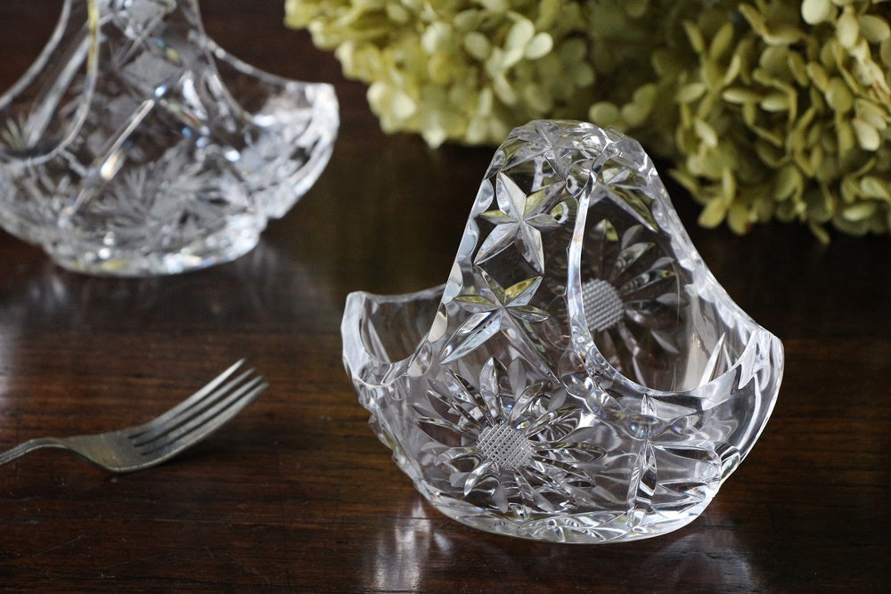 花模様が可愛い小さなガラスバスケット（高さ9.5cm） イギリス