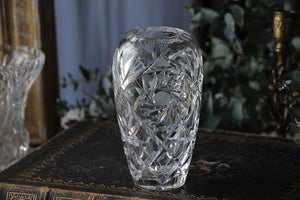 ずっしりとした重さを感じるフラワーベース（花瓶）　イギリスアンティークガラス