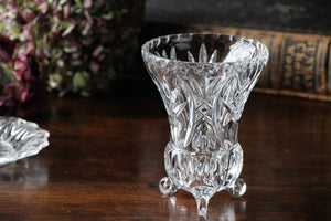 小さな足つきが可愛いガラスフラワーベース（花器）高さ15cm　　イギリスアンティークガラス雑貨
