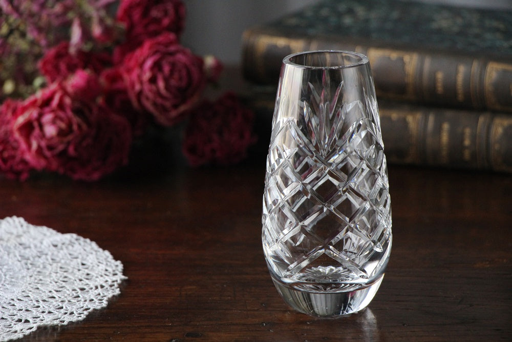 安定感のある小さなフラワーベース（高さ12.5cm）　イギリスアンティークガラス雑貨