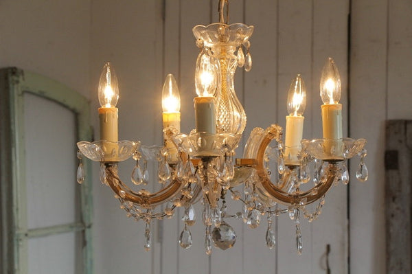 清潔感を感じるガラスのシャンデリア イギリスアンティーク照明 – チェルシーオールド