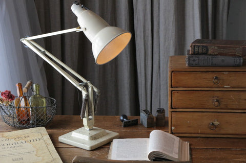 古い時代のアングルポイズ社デスクライト　イギリスアンティーク照明