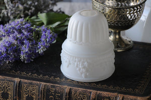 白い薔薇モチーフのガラスシェード（高さ12cm）　イギリスアンティーク照明