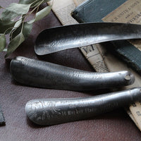 2点あり！エンボス文字が素敵なシューフォーン（靴べら）　イギリスアンティーク雑貨