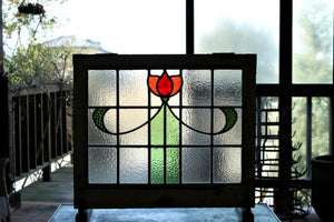 シンメトリーの美しさを感じる花模様ステンドグラス　イギリスアンティーク(住宅窓)64cmx55cm