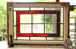 ラスト1枚！赤色が印象的なヴィクトリ女王時代のステンドグラス　イギリスアンティーク（住宅窓）53.5cmx38cm