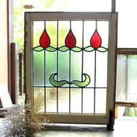 並んだ赤い蕾が可愛らしい花柄ステンドグラス イギリスアンティーク(住宅窓）51cm×63cm