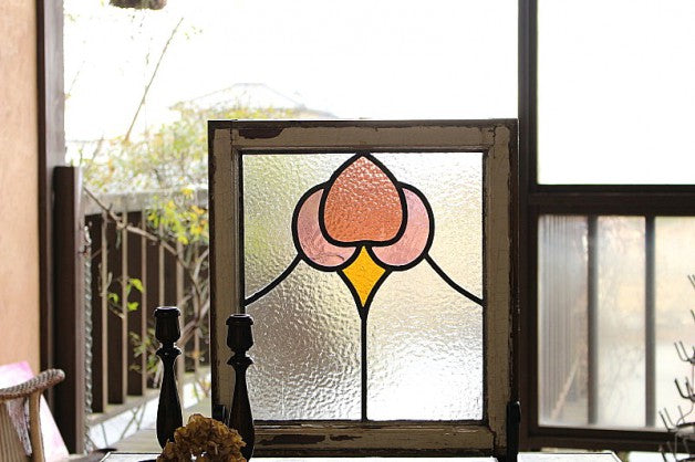 ピンクのお花が可愛らしいステンドグラス イギリスアンティーク(住宅窓）46cm×52cm